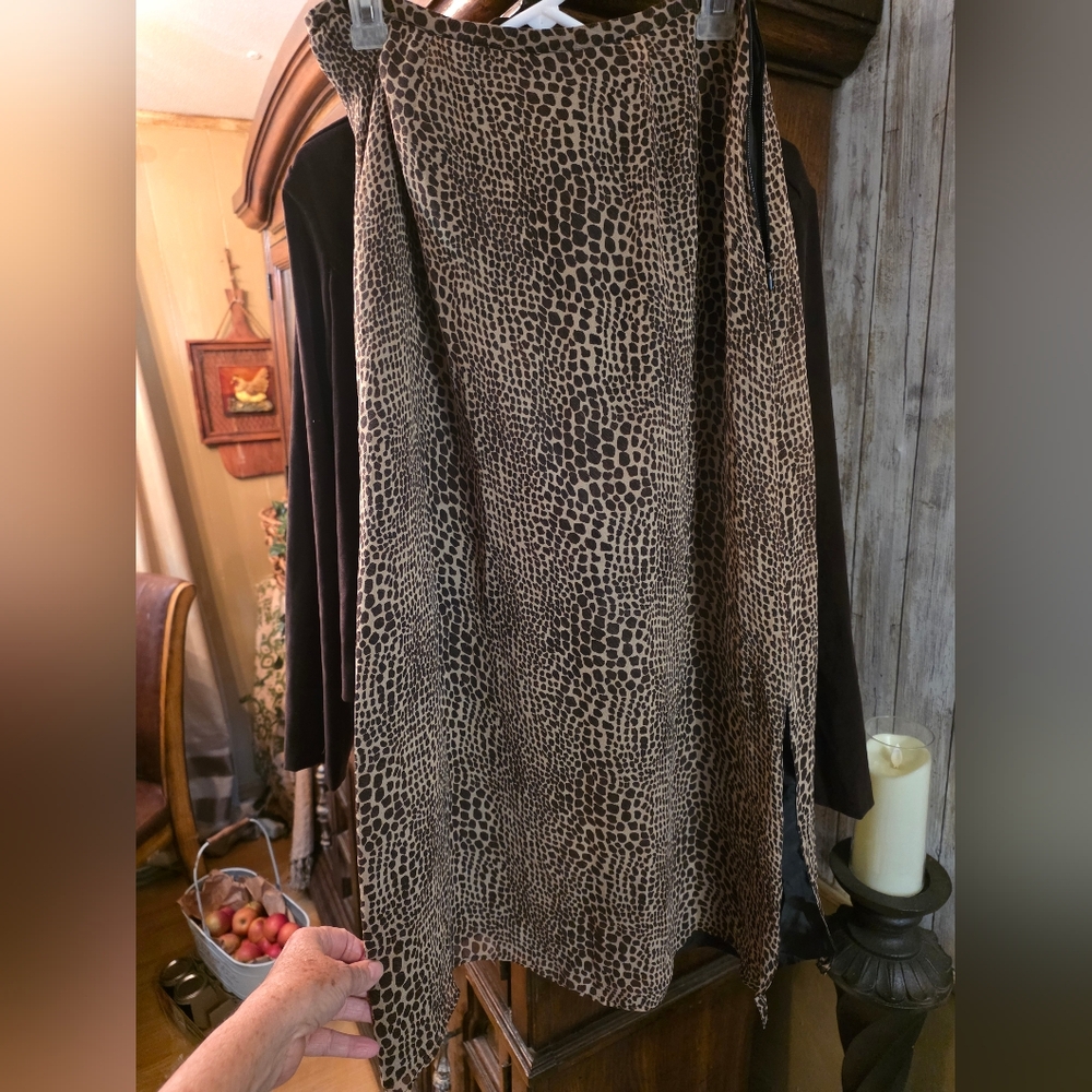 Studio C Beige &  Midi Skirt (M)